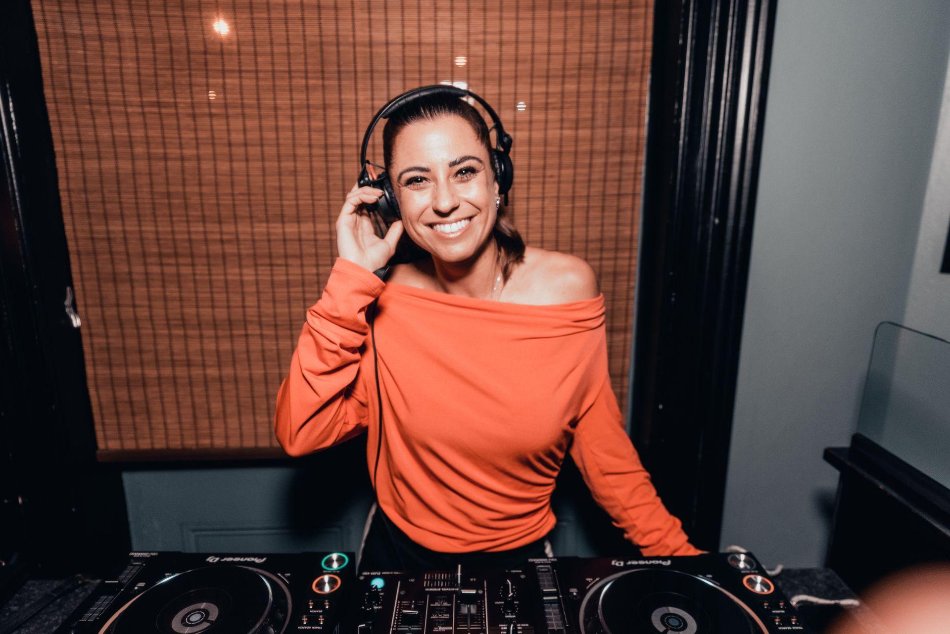 Stephy Longueira Performance 2